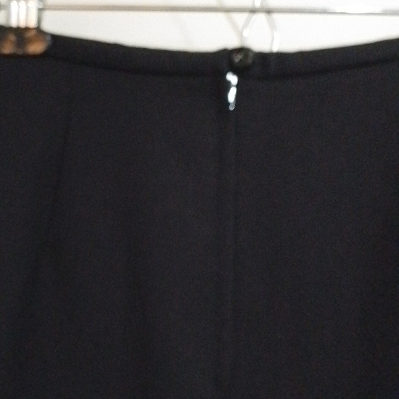 A4๐ Louben pure virgin wool skirt - Picture 2 of 3